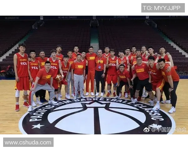 中国男篮蓝队迎战英属哥伦比亚大学力争在国际赛场上展现实力与风采 中国男篮蓝队迎战英属哥伦比亚大学力争在国际赛场上展现实力与风采